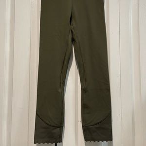 NWOT Lululemon Scallop Aligns